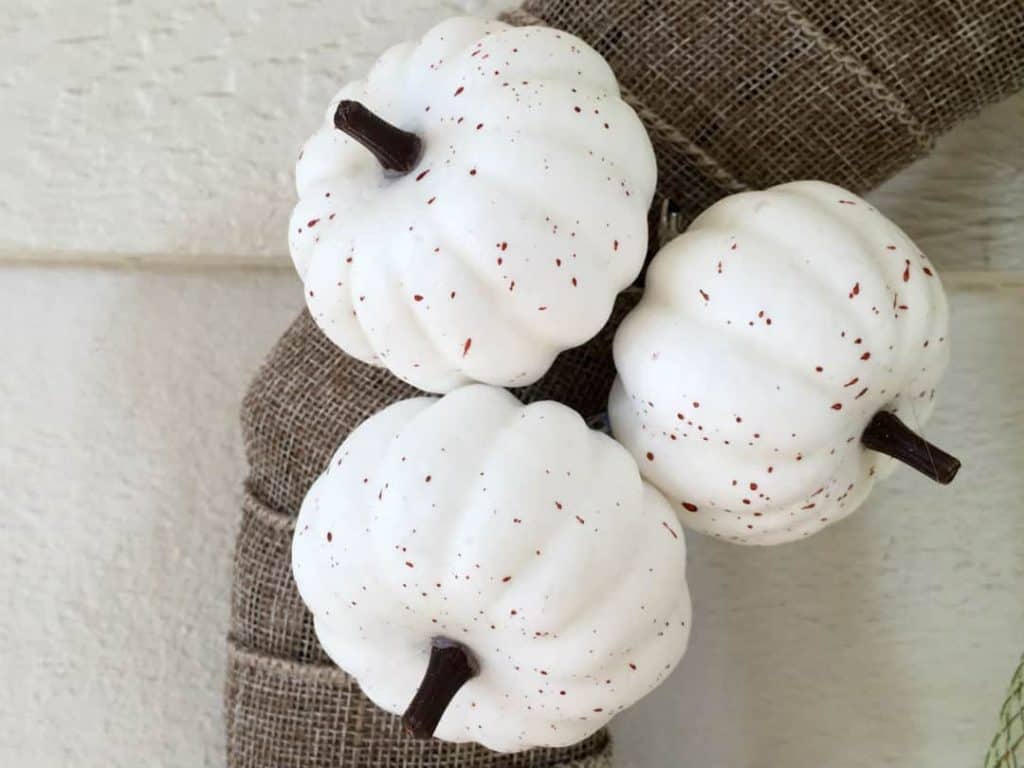 DIY Fall Wreath farmhouse style white pumpkins_1