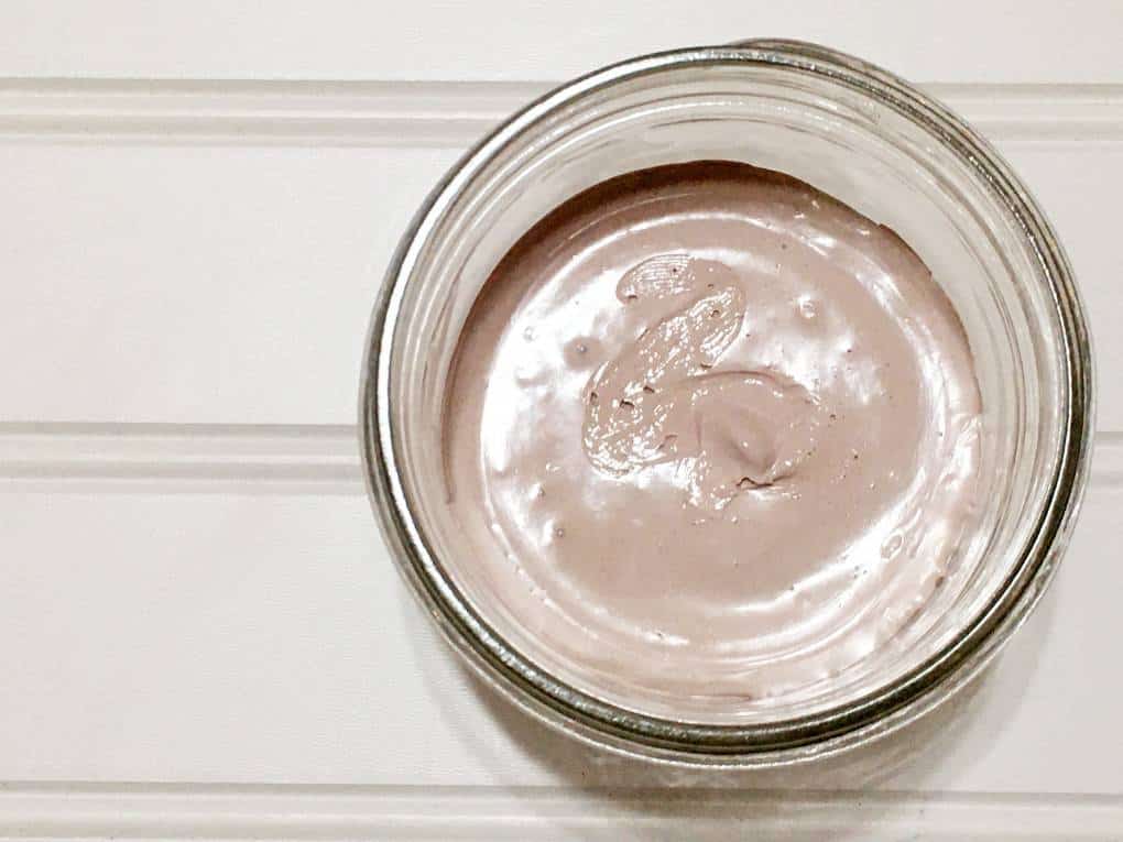natural nontoxic sunscreen in glass jar